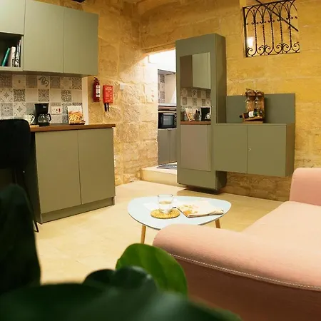A Traditional Maltese Home In The Three Cities Birgu Exterior photo